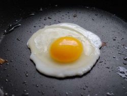 Cara Membuat Telur Ceplok agar Enak dan Indah Dipandang